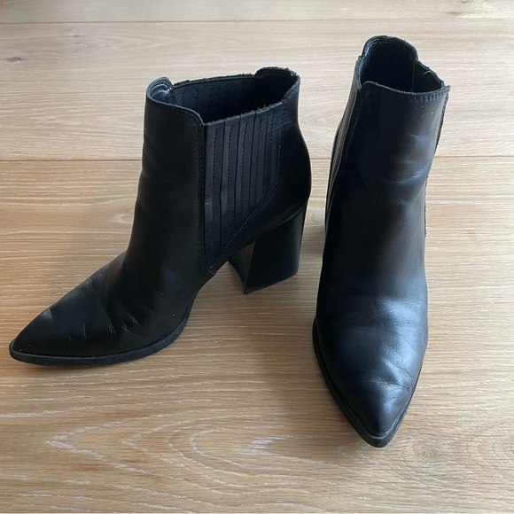 Marc Fisher Eilise Black Ankle Bootie - Size 8 - Picture 4 of 6